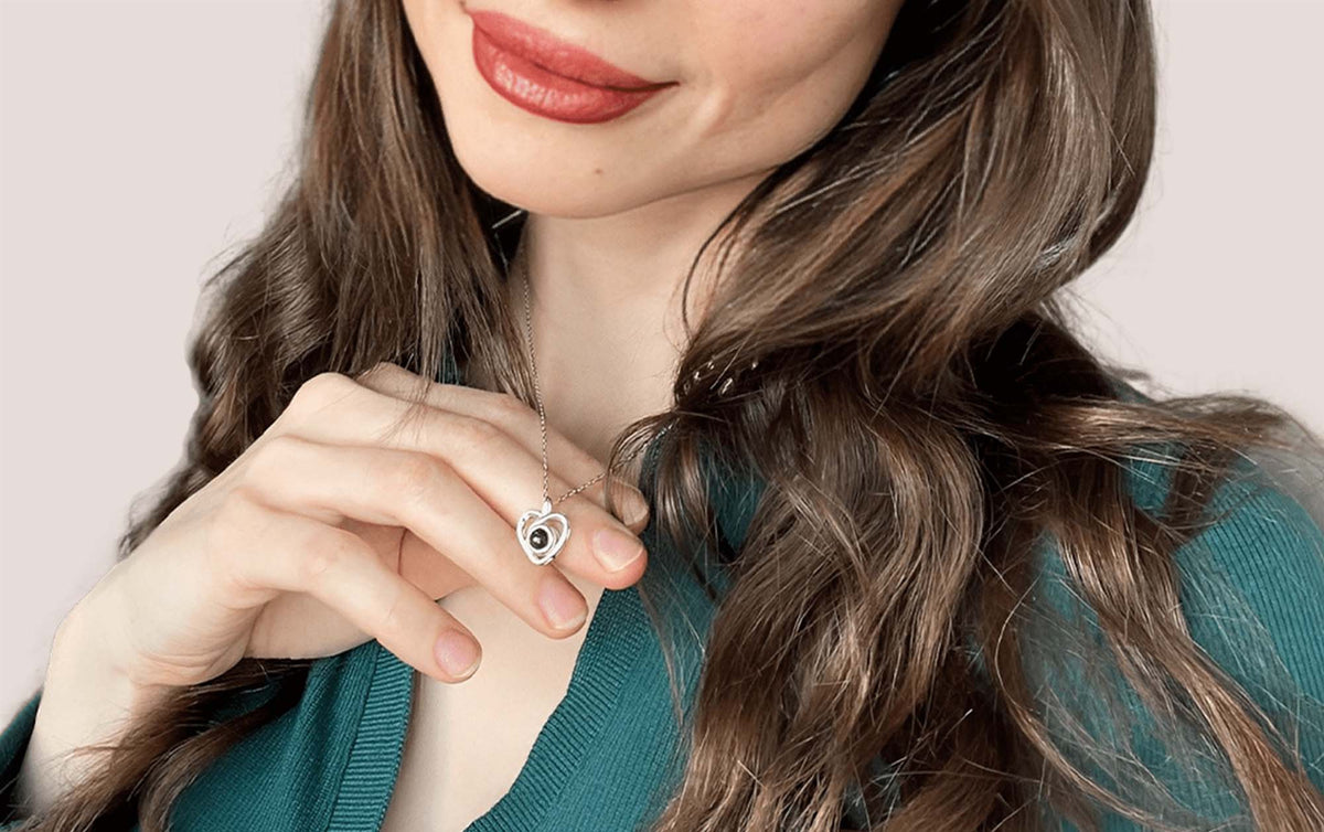 Blog explains how projection necklaces work