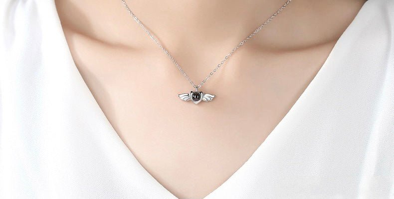 Customodish specializes in photo projection necklaces, photo  engraved necklaces and name necklaces.