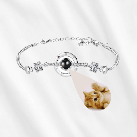 The projection bracelet puts your most precious  picture inside its central stone. A perfect, personalized gift to show your love and to preserve memories!
