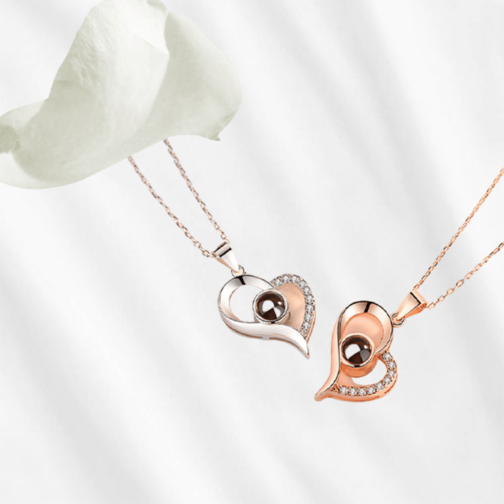Our photo projection necklace jumping heart has two colors: silver and rose gold. It's made of 925 sterling silver. 