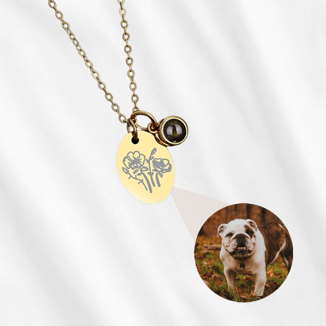 Necklace with photo projection 