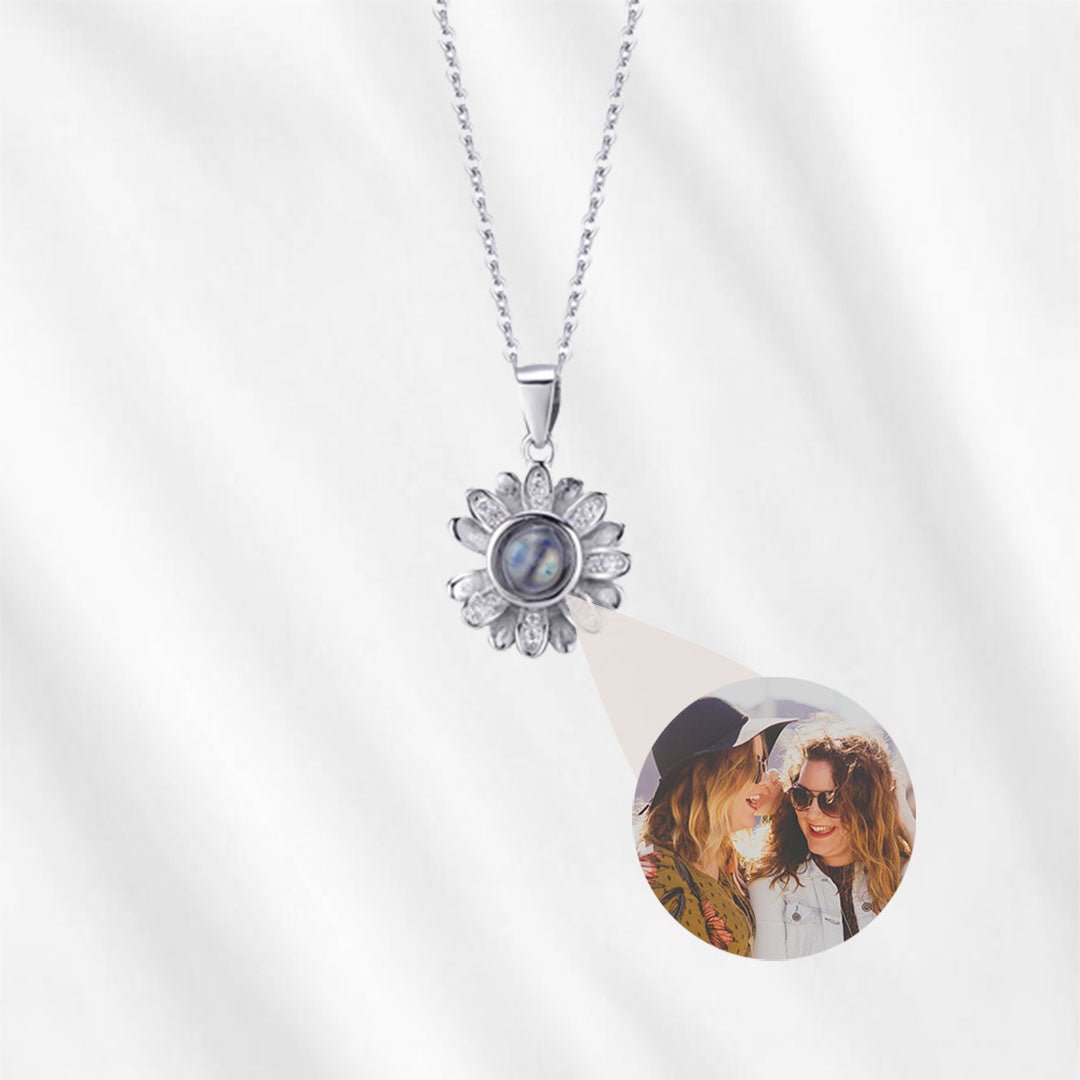 This necklace with hidden picture is inspired by daisy.