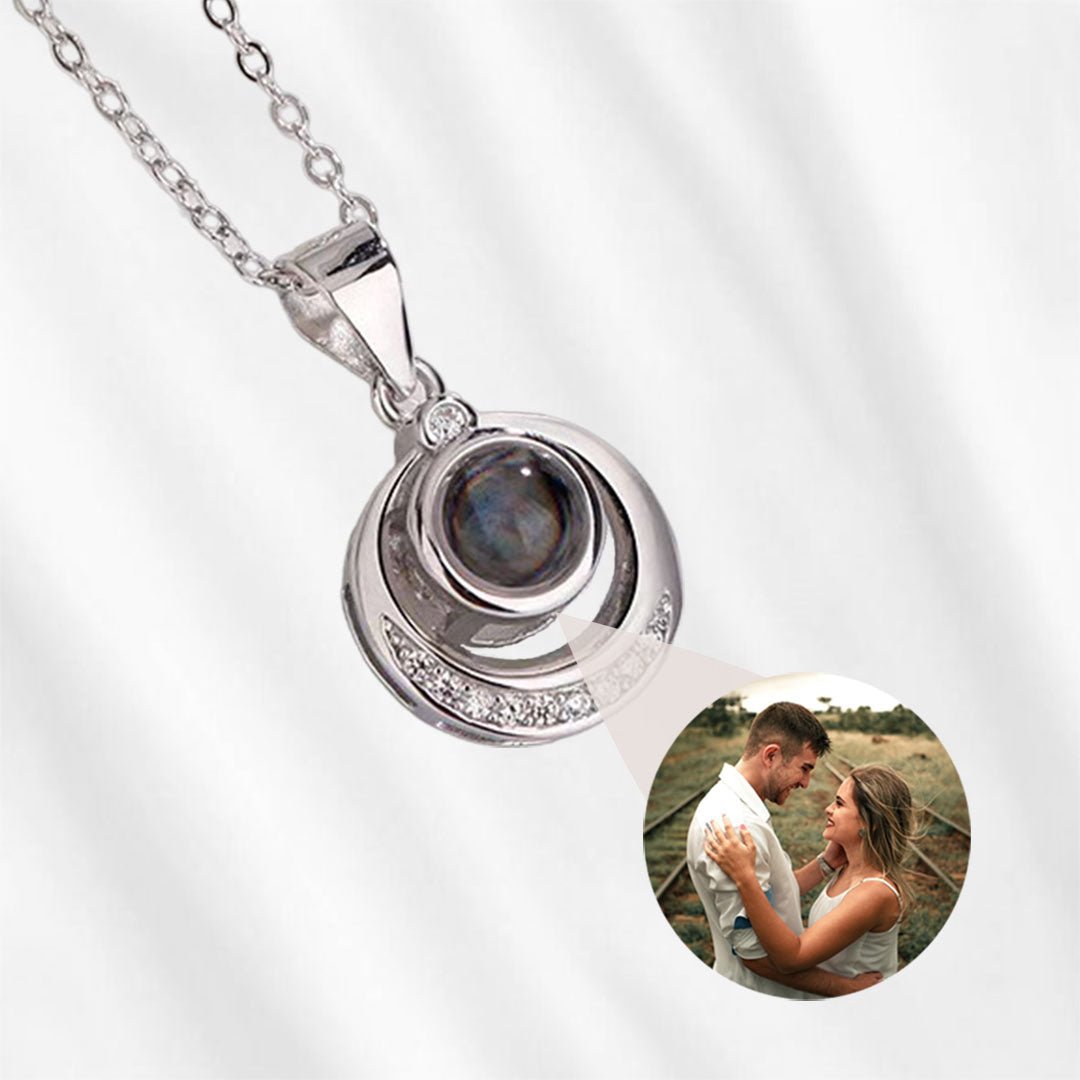 necklace with picture inside round pendant
