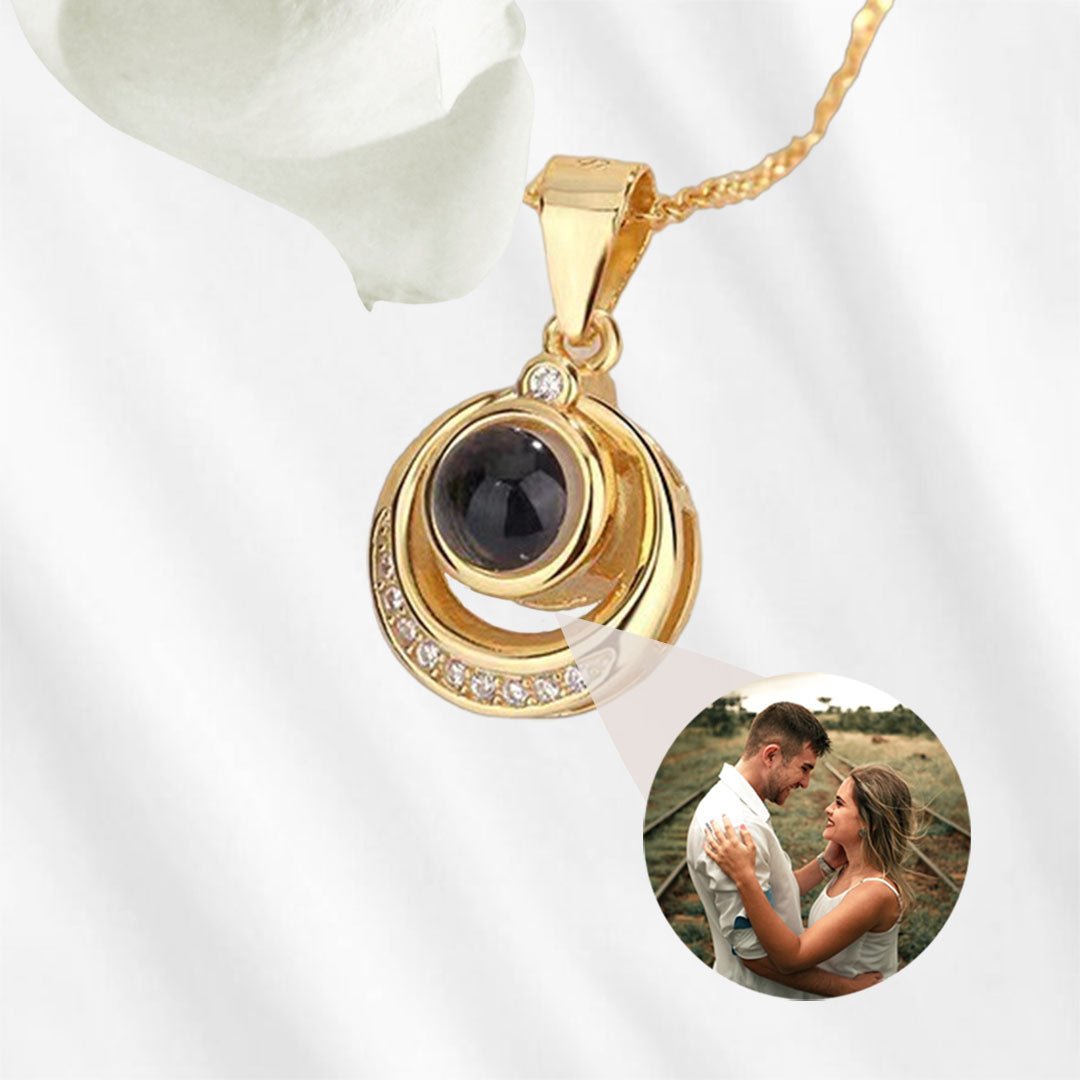 necklace with picture inside circle pendant